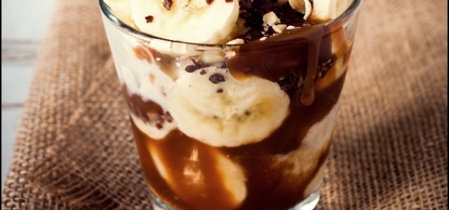 Εύκολο παγωμένο γλυκό με γιαούρτι και μπανάνες(banoffee sundae) και αποτελέσματα κλήρωσης