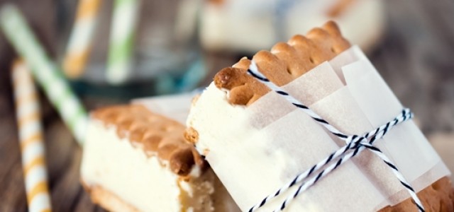 Εύκολο σάντουιτς-παγωτό βανίλια και εικόνες από Λονδίνο/ Ice cream