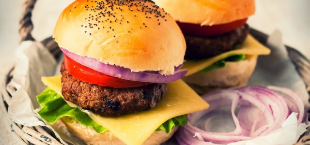 Σπιτικά χάμπουργκερ (βήματα για ψωμάκια και μπιφτέκια) και Διαγωνισμός!