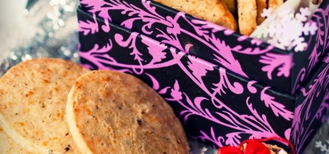 Αλμυρά μπισκότα με κεφαλοτύρι, κύμινο και γλυκάνισο.