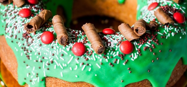 Πανεύκολο κέικ με πορτοκάλι και μπαχαρικά και το βίντεο από την εκπομπή της Τατιάνας Στεφανίδου.