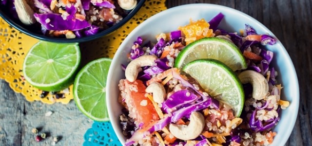 Δροσερή σαλάτα με κινόα, λαχανικά και εσπεριδοειδή και μερικές γεύσεις από Θεσσαλονίκη!