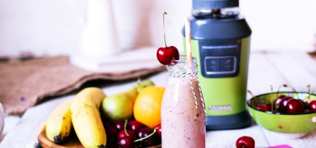 Smoothie με κεράσια και superfoods