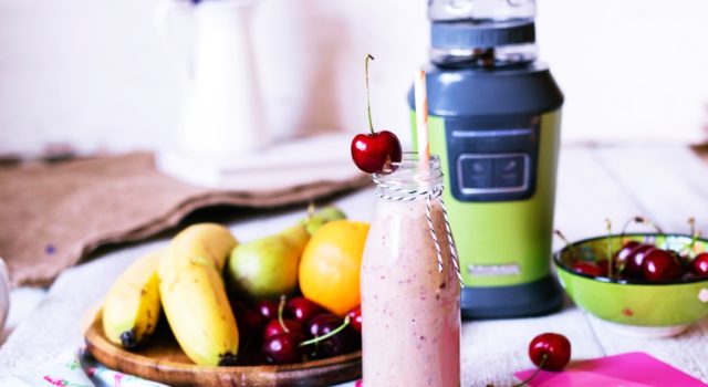 Smoothie με κεράσια και superfoods
