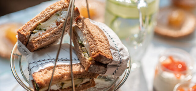 Σαντουιτσάκια με κολοκύθι, μανούρι και μαρμελάδα ντομάτα – Ελληνικό brunch Part 3!